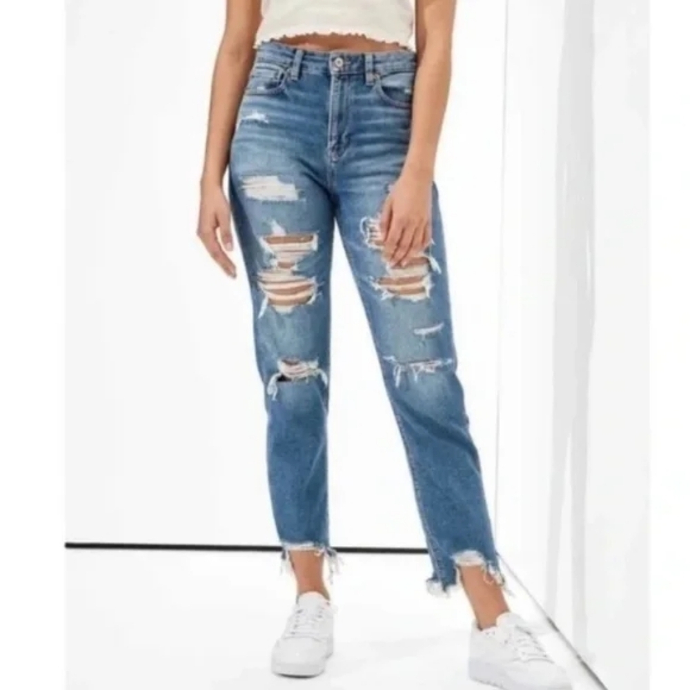 00 American Eagle Medium Wash Distressed Mom Jeans